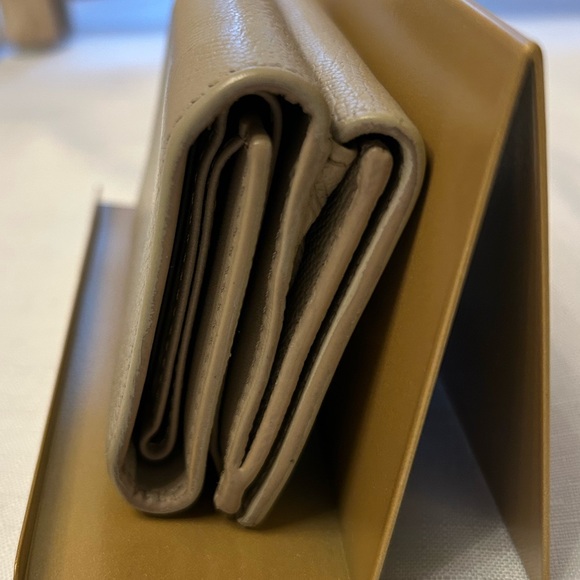 Dior Tan 30 Montaigne Wallet with CD Logo - Picture 5 of 16